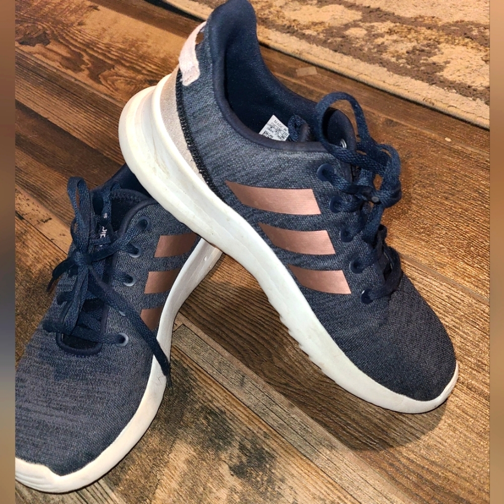 Girls Adidas Shoes sz 4 big kid